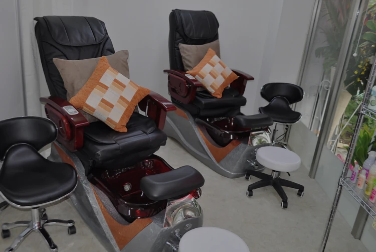 Lily's Nail Supply 千代田店